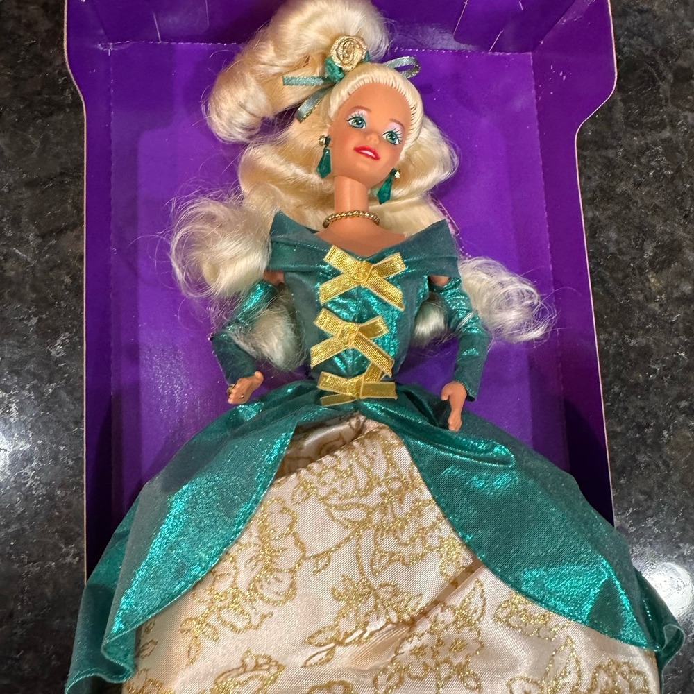 EVERGREEN PRINCESS Barbie Doll NRFB Winter Collection 1994 Green Dress New Vtg